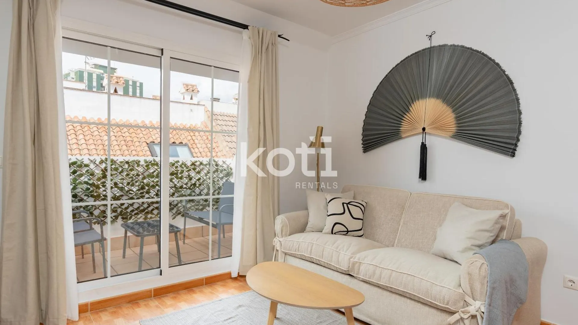 Koti Rentals - Sandy Beach Apartment فوينخيرولا إسبانيا