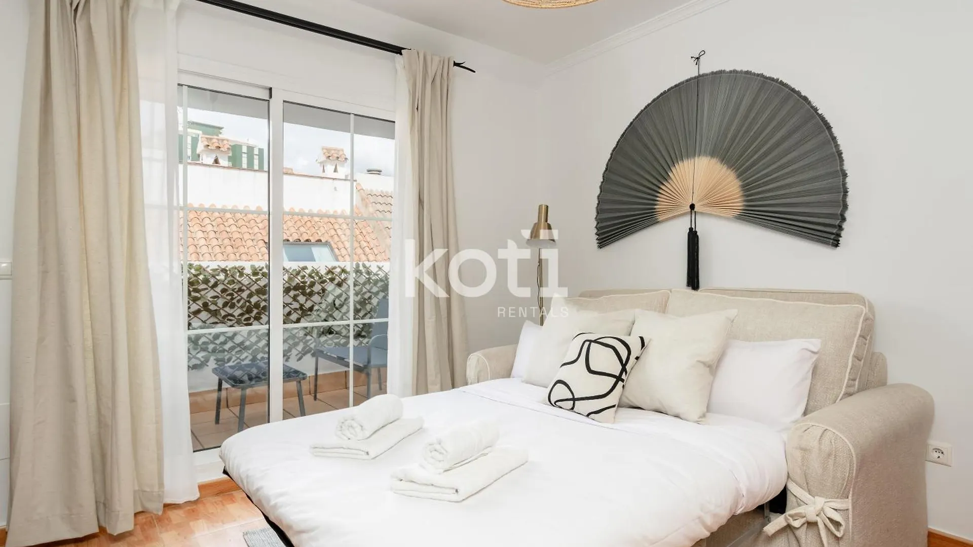 Koti Rentals - Sandy Beach Apartment فوينخيرولا إسبانيا
